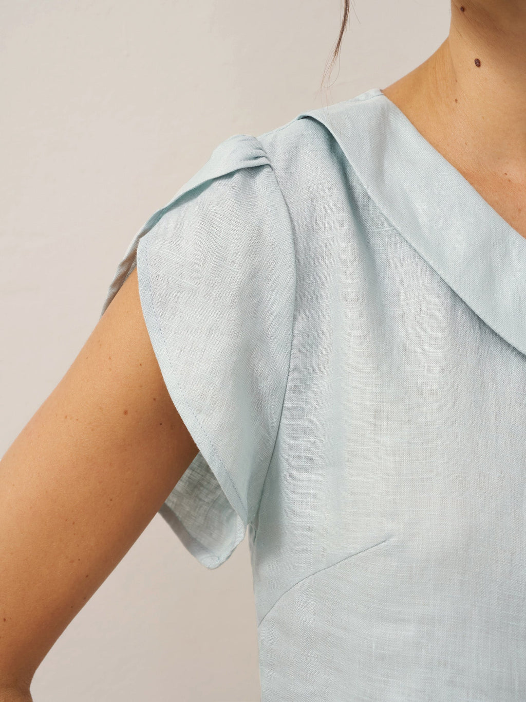 100% Linen Crescent Collar Flutter Sleeve Top FARA